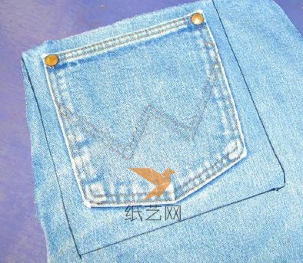 Using jeans waste to make small bags