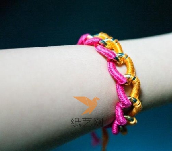 Simple bracelet knitting tutorial for making Christmas gifts