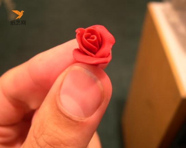 Tutorial on handmade roses for Valentine’s Day gift made from ultra-light clay