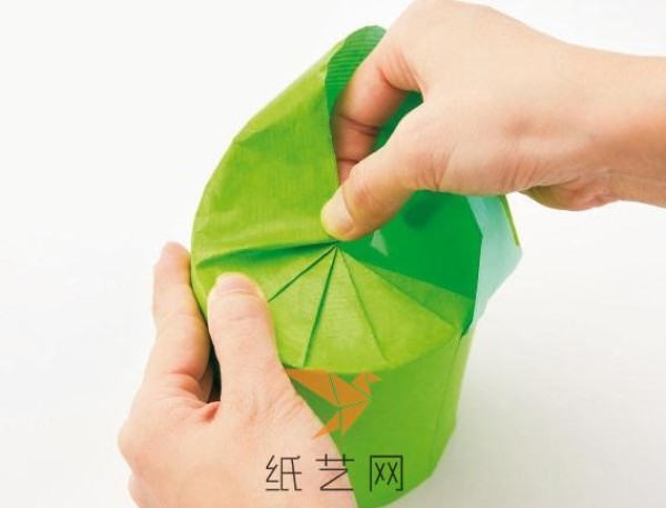 Simple and beautiful tutorial on wrapping cylindrical gifts