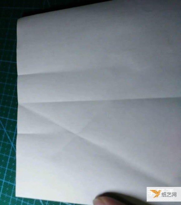 Explain in detail the manual tutorial method of folding paper kingfishers