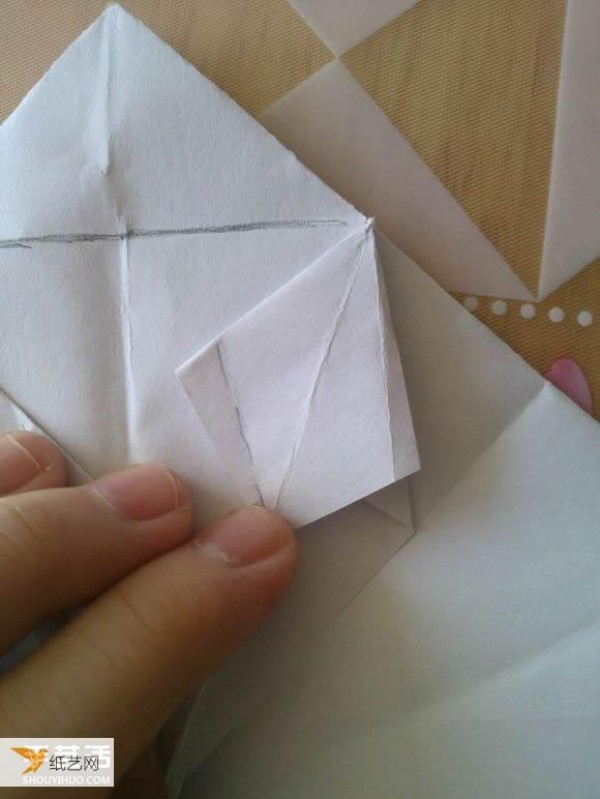 Step-by-step illustration of how to use origami to fold a cute grand piano