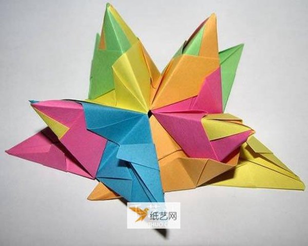 Illustration of folding method of three-dimensional paper star flower ball