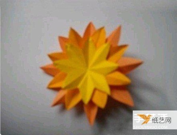 Illustrated tutorial for making simple and personalized beautiful paper flowers