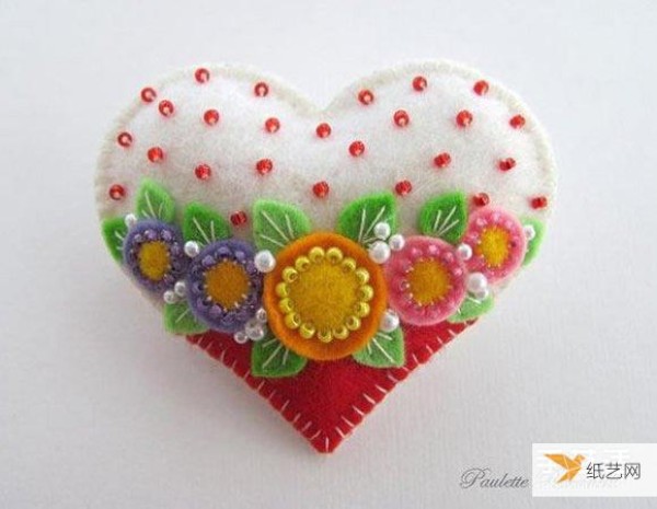 Picture appreciation of cute fabric heart-shaped beaded love works made of non-woven fabrics