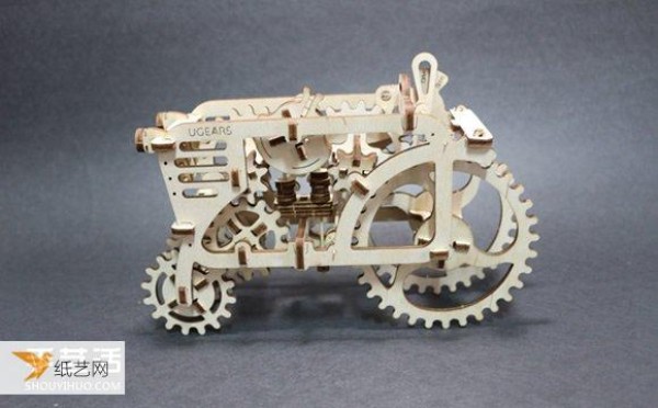 Steps to make a self-propelled tractor model using rubber bands as power