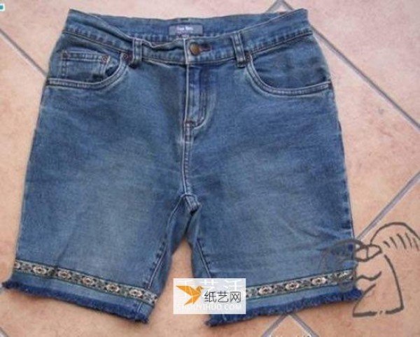 Detailed illustration of how to transform childrens jeans