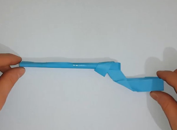 Origami video tutorial for handmade origami shotgun