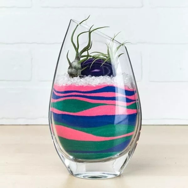 Wine glass makeover! Illustrated tutorial on the beautiful quicksand bottle with small green plants