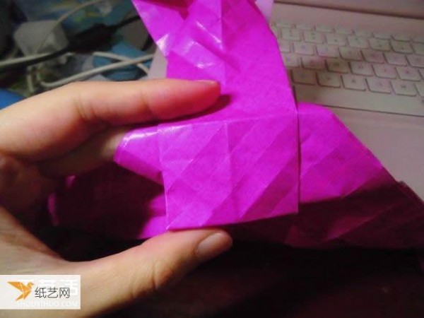 Very creative step-by-step illustration of Dielianhua heart origami