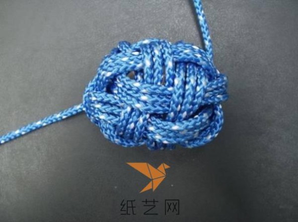 A very mysterious little ball knitting tutorial for making Valentine’s Day gifts