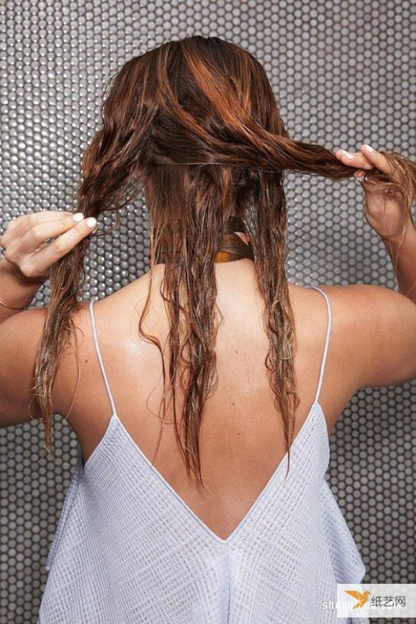 Create 4 simple and stylish wet hair styles using just water and mousse