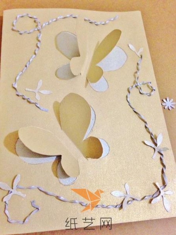 Such a beautiful three-dimensional greeting card is actually very simple to make