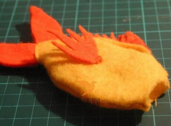 Fun tutorial on how to make goldfish that turns into sushi by hand in one second