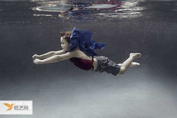 Very interesting underwater photography of children with unexpected photography effects