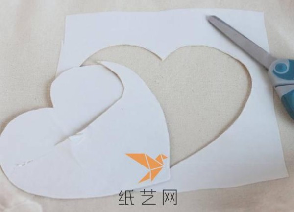 Tutorial on making beautiful heart-shaped shopping bags