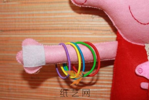 Tutorial on how to make a cute little pig doll hair tie storage