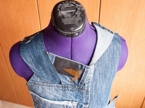 DIY tutorial on using old jeans waste to make work aprons