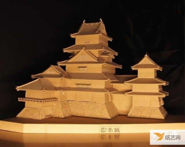 A world of paper models of a famous Japanese ancient building made of corrugated paper