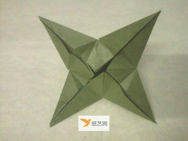 Illustration of steps to fold a 25-petal rose using hand-kneaded paper