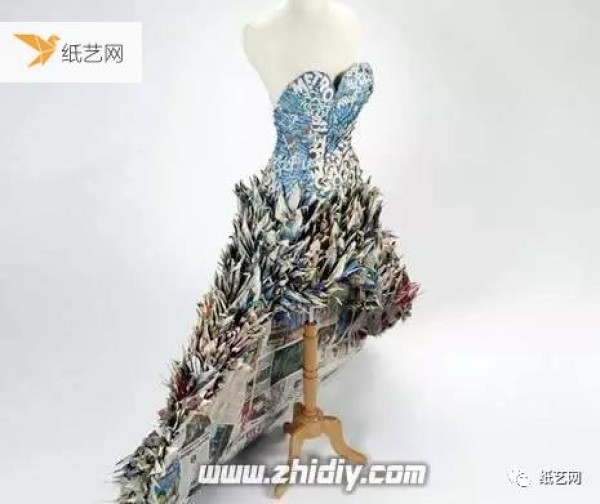 Clothes made from old newspapers, turned into treasure!