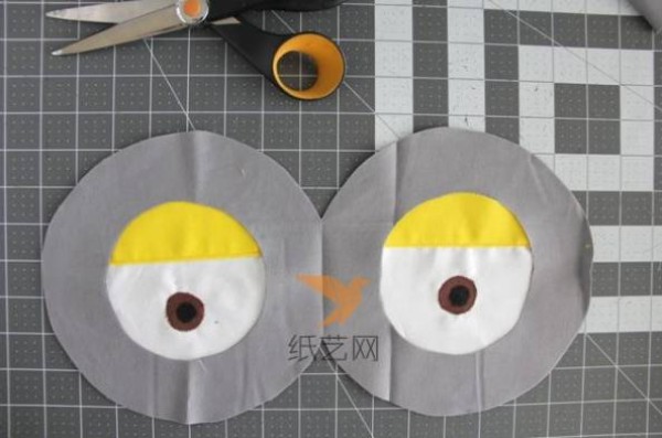 DIY tutorial on making minion pillowcases from patchwork