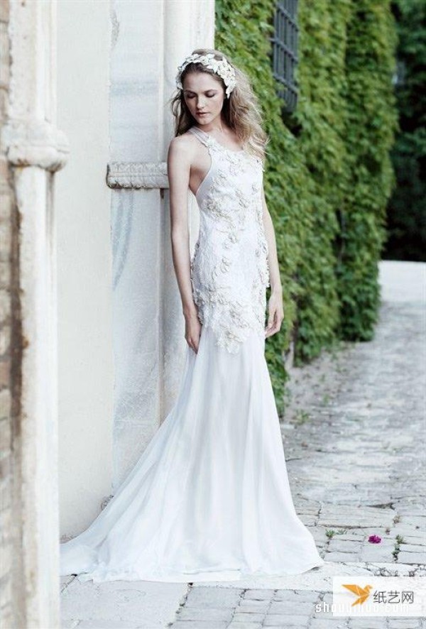 Alberta Ferretti 2016 romantic wedding dress collection display