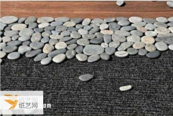 Add a rustic touch to your home with a rug or table mat using pebbles