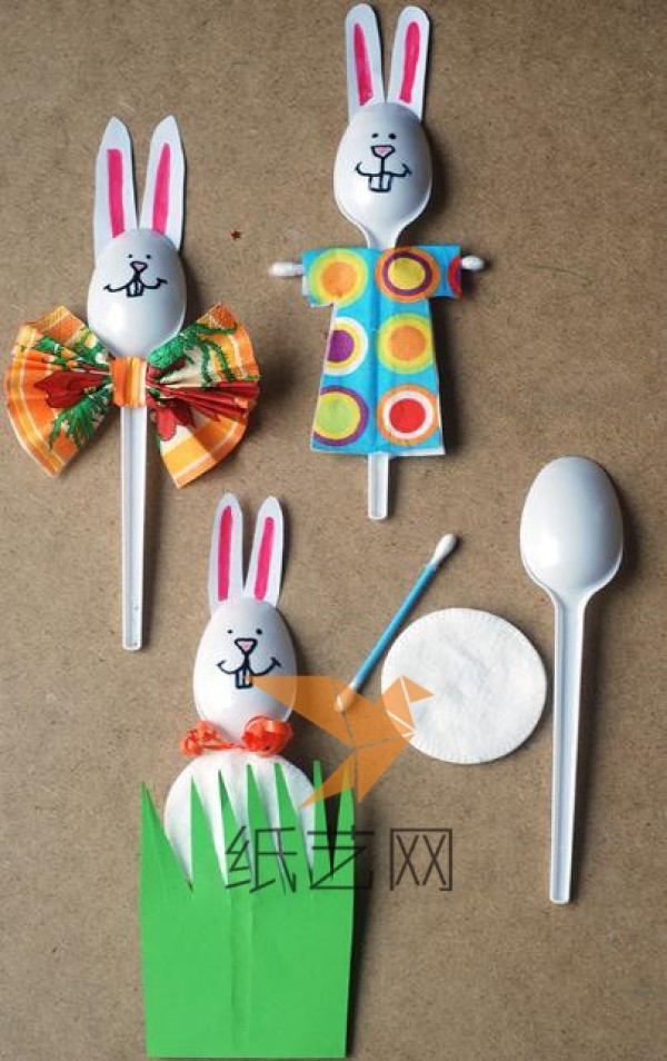 Make cute little dolls with disposable spoons