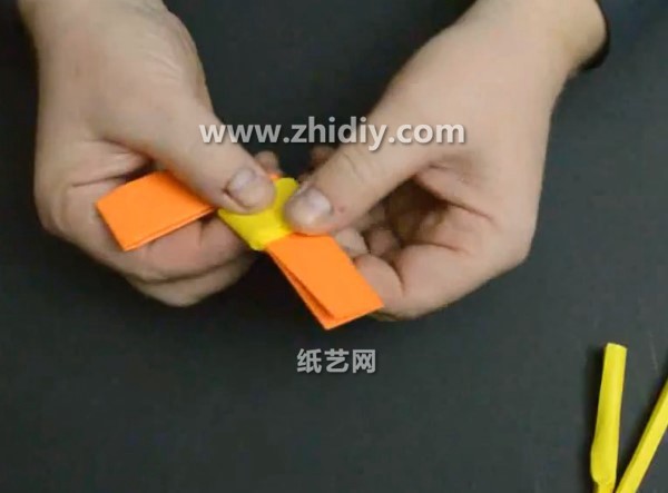 Video tutorial on how to fold an origami pistol