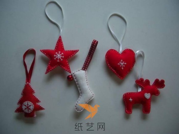 Tutorial on how to make cute Christmas tree ornaments made of non-woven fabrics