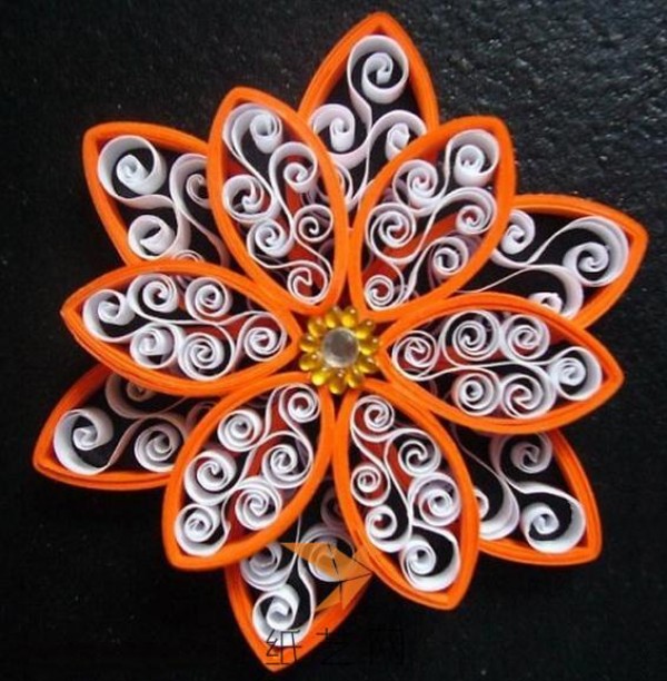 Tutorial on making beautiful paper-quilled flowers