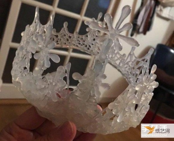 Believe in analyzing the picture of how to make a personalized hot melt adhesive crown