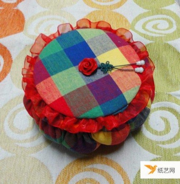 Detailed illustrated tutorial on how to make a personalized fabric pumpkin storage basket