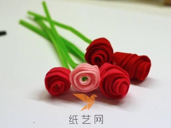 Tutorial on making non-woven roses for Valentine’s Day gifts