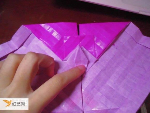 Very creative step-by-step illustration of Dielianhua heart origami