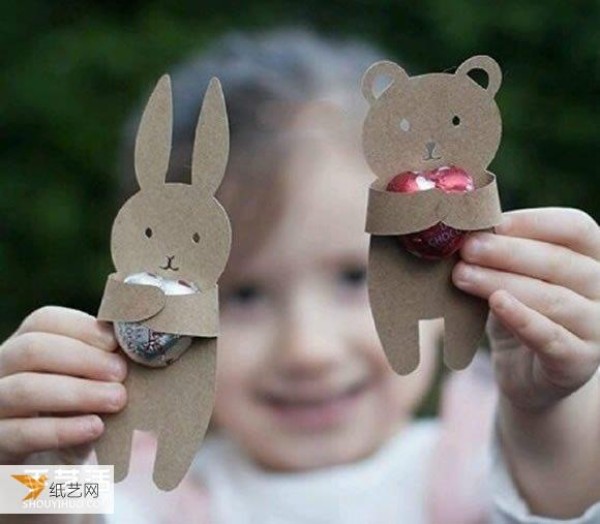 Illustration of how children use cardboard to make personalized paper-cut animal candy packaging