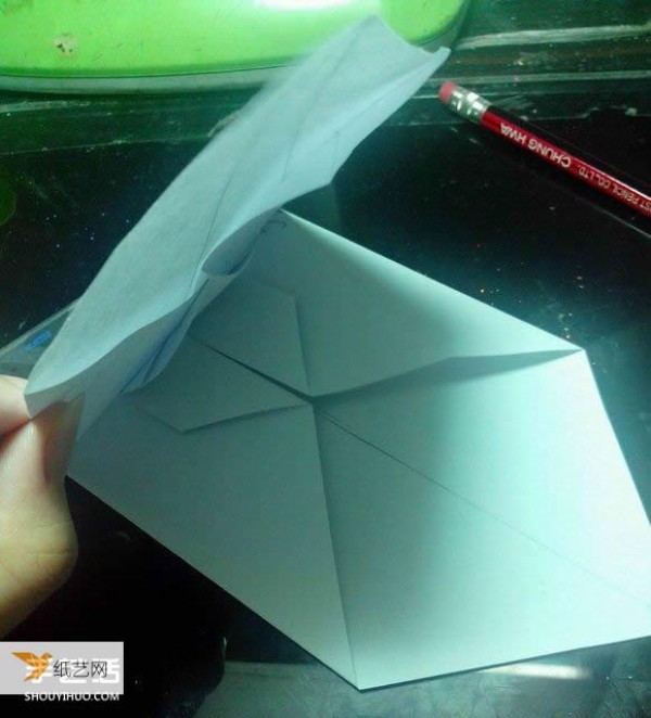 Illustration of a very beautiful hand-folded box with paper crane packaging