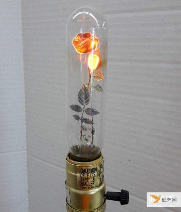 Turn on electricity to make flowers bloom! Use antique light bulbs to create beautiful luminous art