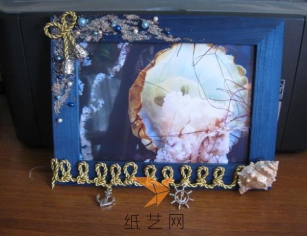 Tutorial on how to make an old photo frame for New Year’s gift with a new look