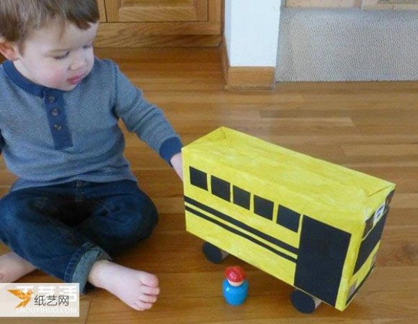 Tutorial on how children use shoe boxes to make beautiful school buses by hand