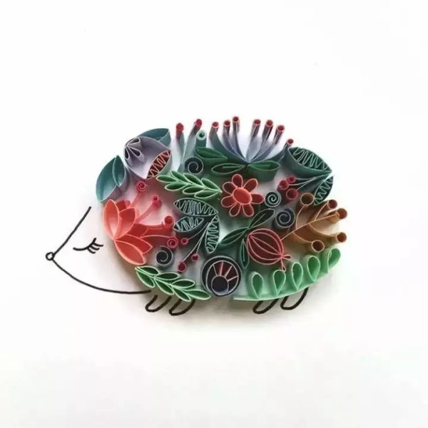 So beautiful! She combines paper quilling and flower arrangement!