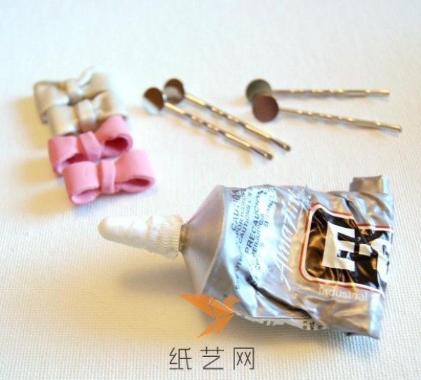 Tutorial on cute bow hairpins made from ultra-light clay