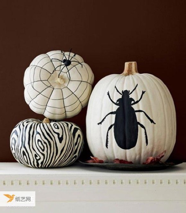 Very personalized Halloween pumpkin lantern making tutorial pictures