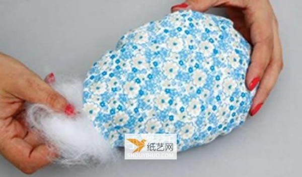 Personalized flower cushions made of non-woven fabric