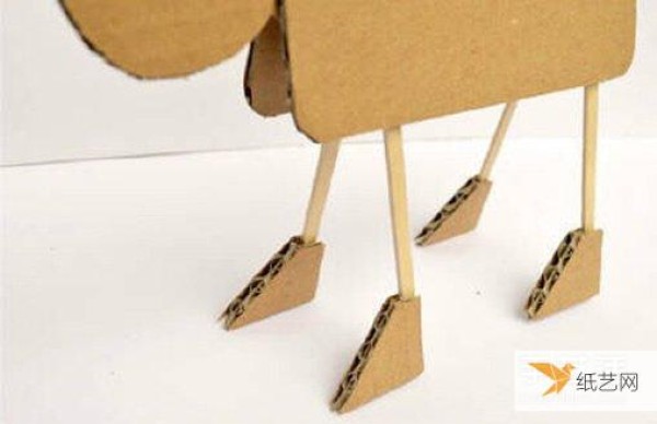 Illustrated tutorial on how to make a standing kitten by hand for children