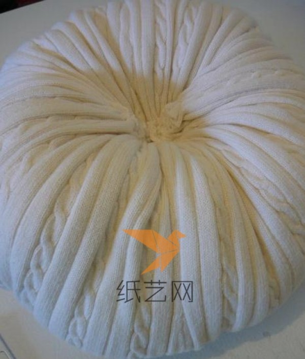 Tutorial on reusing old sweaters to make Halloween pumpkins