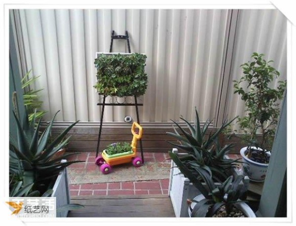 Illustrated tutorial on how to make a personalized iron frame flower pot shelf using old toy waste