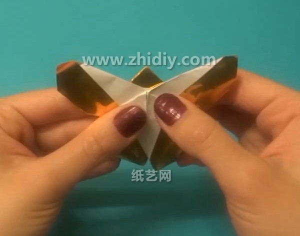 Tutorial on how to make simple handmade origami butterflies