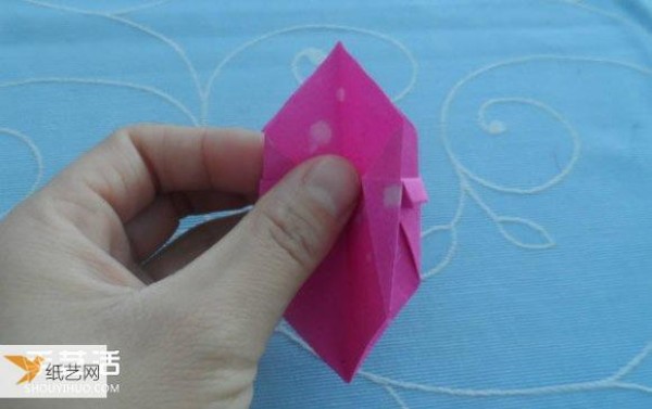 Illustrated tutorial for children to fold a simple paper box